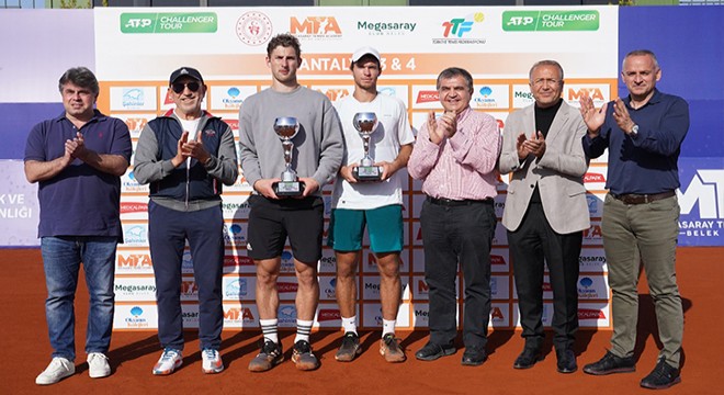 Rus tenisçi Tiurnev Antalya da şampiyon