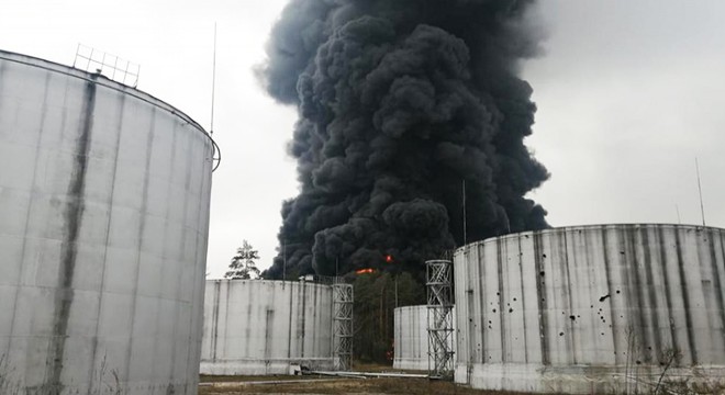 Rusya, Çernihiv’de petrol rafinerisini vurdu