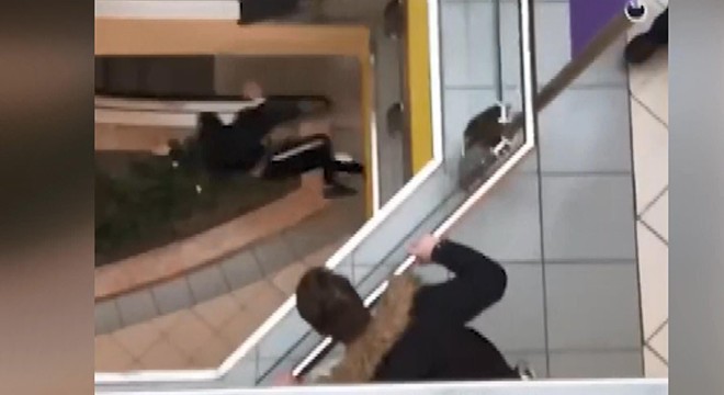 Rusya’da AVM’den giysi çalan genç, 3’üncü kattan atladı