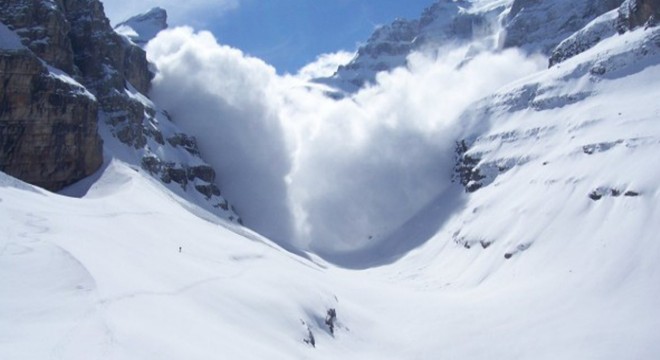 Rusya’da çığ felaketi: 12 kayakçı mahsur kaldı
