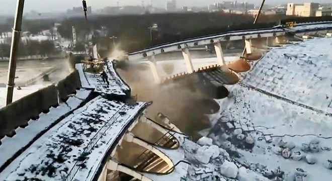 Rusya’da işçilerin çalıştığı tesis çöktü