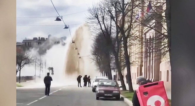 Rusya da sıcak su borusu patladı