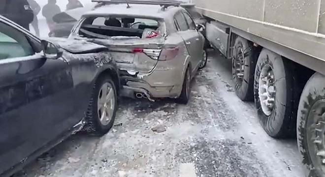 Rusya’da zincirleme kaza: 20 araç birbirine girdi