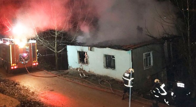 Safranbolu’da tek katlı boş ev yandı
