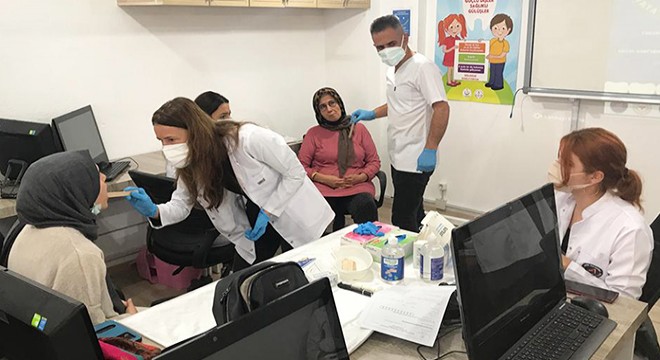 Sağlık Bilimleri Fakültesi öğrencilerinden diş taraması