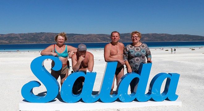 Salda Gölü nün  Beyaz Adalar ı son ziyaretçilerini ağırlıyor