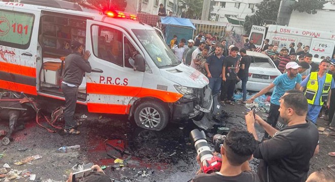 Saldırıya uğrayan ambulanslar, Refah Kapısı’na hasta taşıyordu