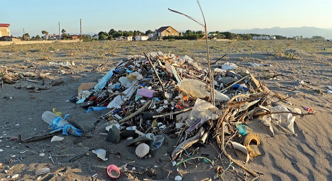 Samsun’da doğal kum plajı çöplüğe döndü