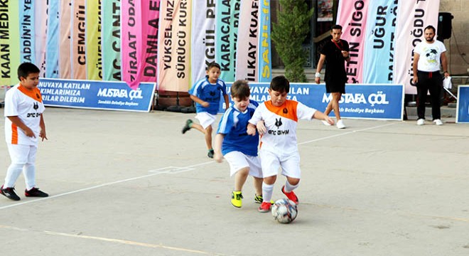 Sandıklı da sokak futbolu turnuvası
