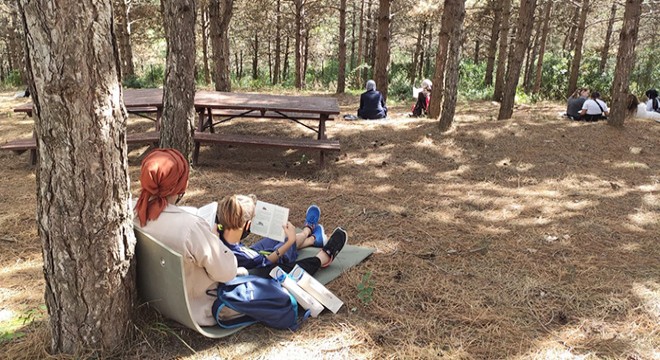 Şehir Ormanı’nda kitap okumanın tadını çıkardılar