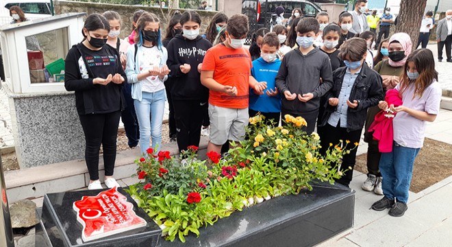 Şehit Şenay Aybüke öğretmen kabri başında anıldı