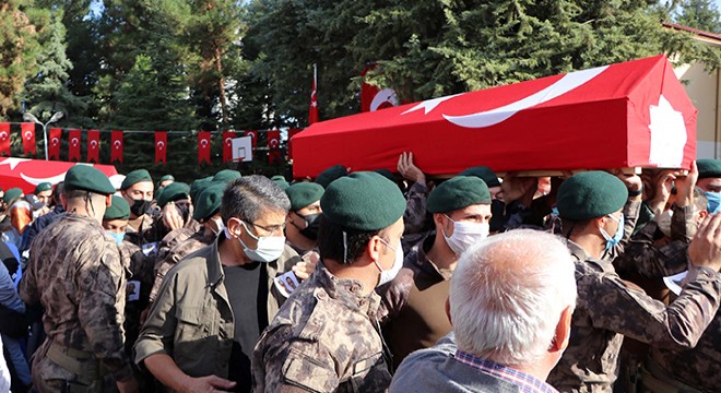 Şehit özel harekat polislerinin cenazeleri, memleketlerine uğurlandı
