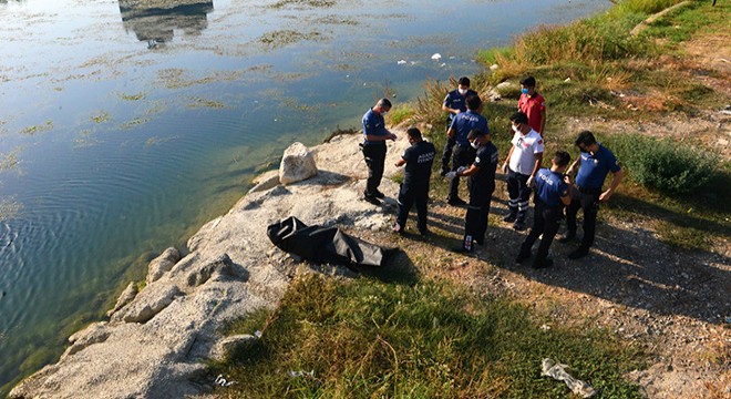 Seyhan Nehri nde erkek cesedi bulundu