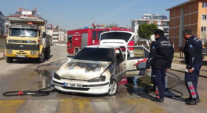 Seyir halindeki otomobilde yangın