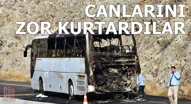 Seyir halindeki yolcu otobüsü, alev alev yandı