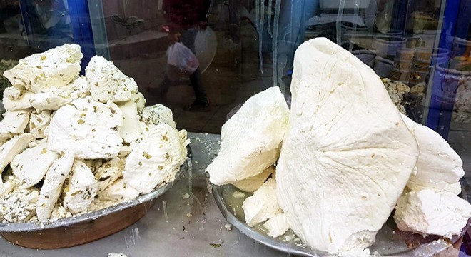 Siirt in yaylalarında hazırlanan yöresel peynir satışta