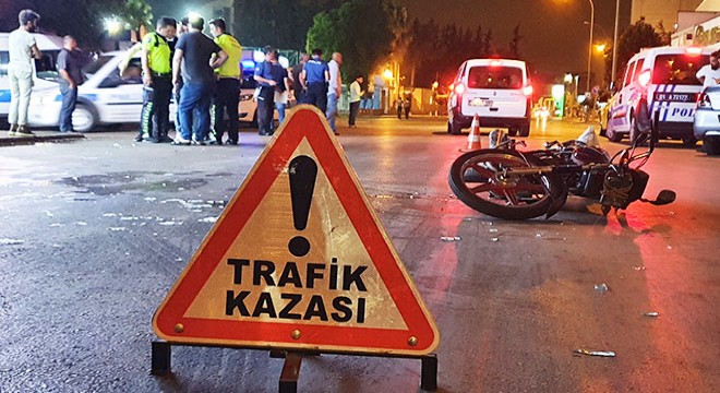 Silahlı saldırıya uğrayan taksici, motosikletliye çarptı: 2 yaralı