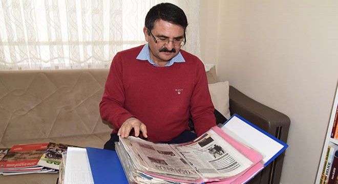 Sınıf öğretmeni, 33 yıldır yerel gazetelerin arşivini tutuyor