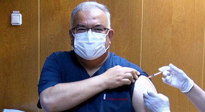 Sinovac gönüllüsü profesöre 3 üncü doz Biontech aşısı