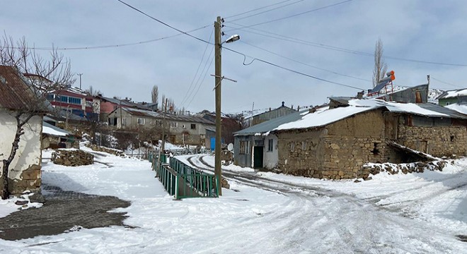 Sivas ta 71 yerleşim yeri yolu, kardan kapandı