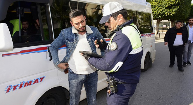 Sivil trafik polisleri toplu taşıma araçlarını denetledi