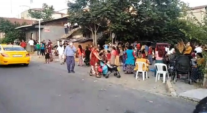 Sosyal mesafesiz sokak düğününe polis baskını