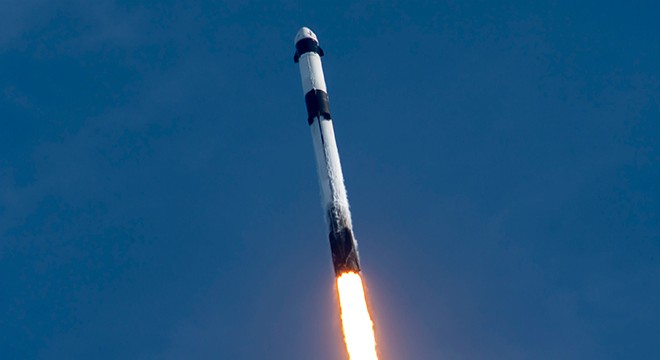 Space X a ait Falcon 9 roketi fırlatıldı