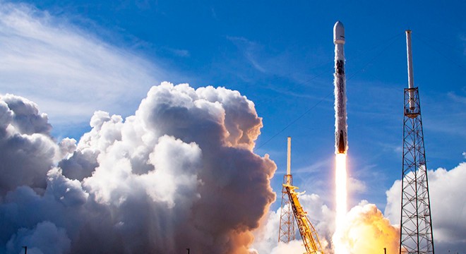 SpaceX, SiriusXM uydusunu başarıyla uzaya fırlattı