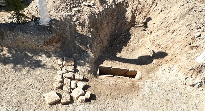 Su deposu kazısında Roma dönemine ait 3 mezar bulundu