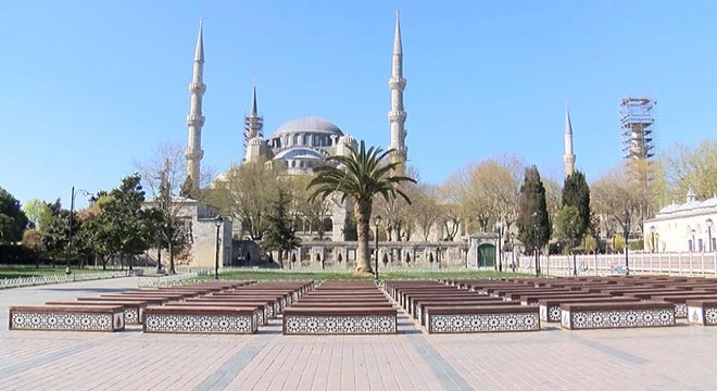 Sultanahmet ve Eminönü Meydanları boş kaldı