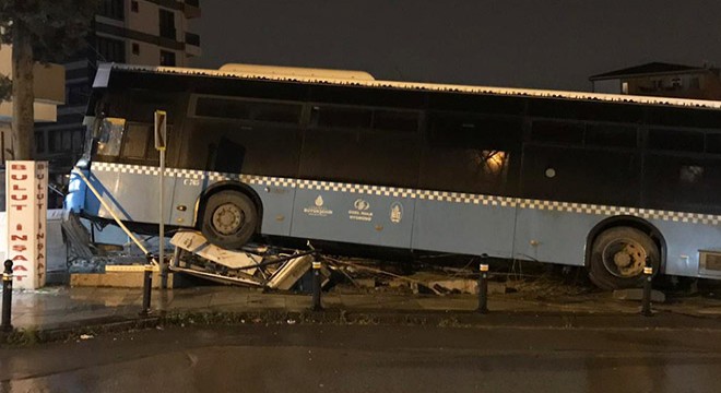 Sultanbeyli de özel halk otobüsü kazası