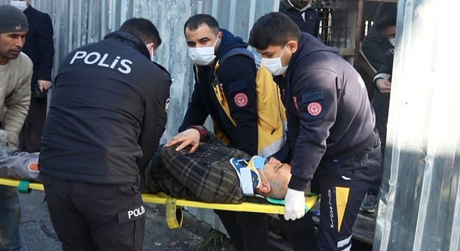 Sultangazi de inşaatta düşen işçi yaralandı