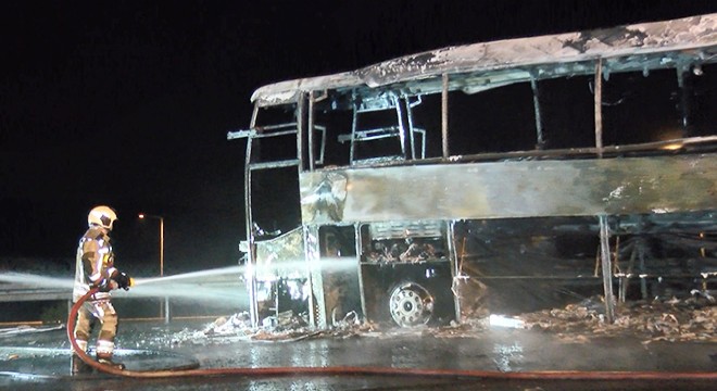 TIR ın çarptığı yolcu otobüsü alev alev yandı: 5 yaralı