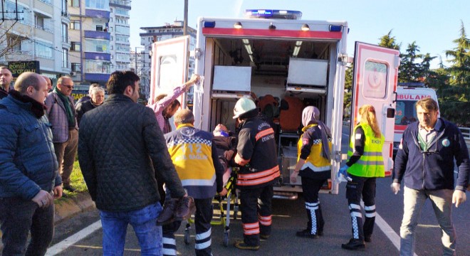 TIR, yolcu minibüsüne çarptı: 2 ölü, 22 yaralı