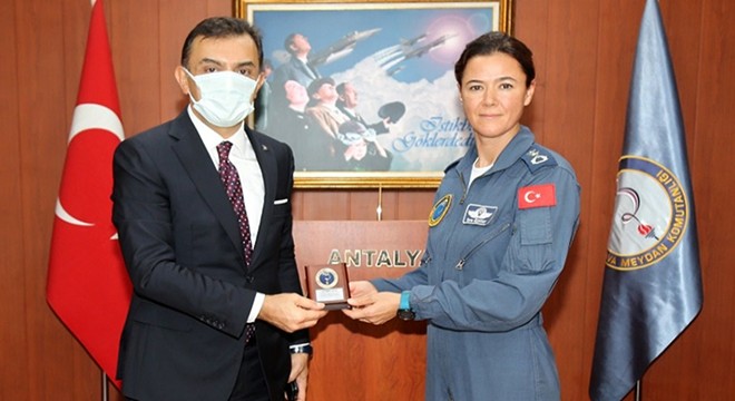 TSK nın ilk kadın filo komutanı Antalya Hava Meydan Komutanı oldu