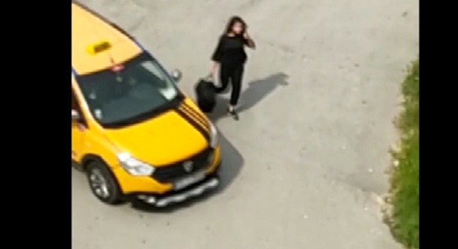 Taksi şoförü, takip ettiği genç kadına aracıyla çarptı