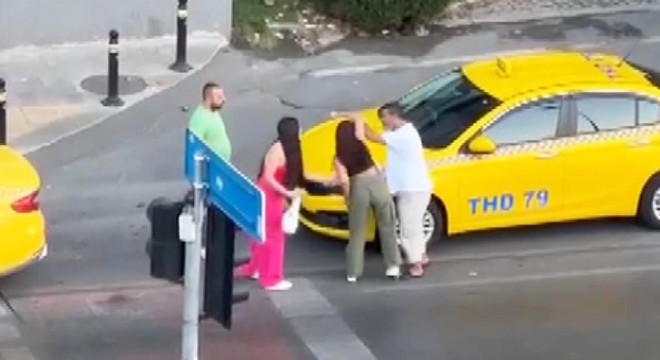 Taksici ile kadınların kavgası kamerada