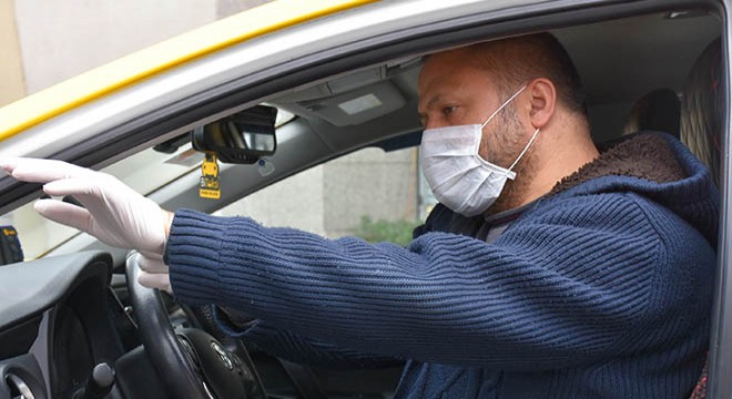 Taksicilerden koronavirüse maskeli eldivenli önlem