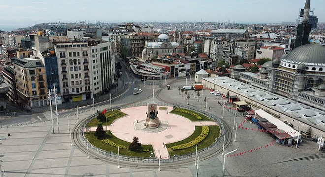 Taksim Meydanı ve İstiklal Caddesindeki sakinlik görüntülendi