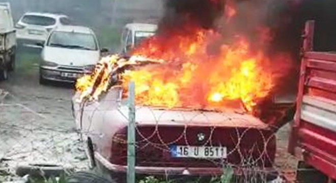 Tamirciye getirilen otomobil alev alev yandı