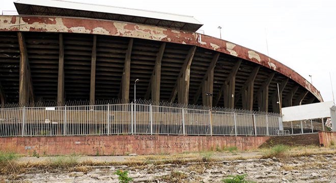 Tarihi Cebeci İnönü Stadı nın yıkımına başlandı