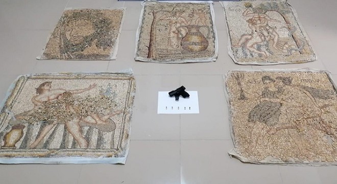 Tarihi mozaikler satılmadan ele geçirildi