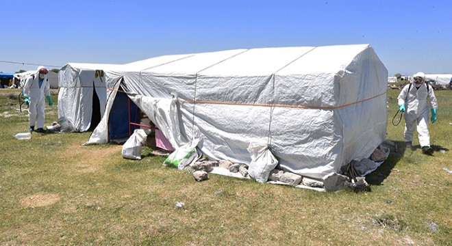 Tarım işçilerin çadırları dezenfekte edildi