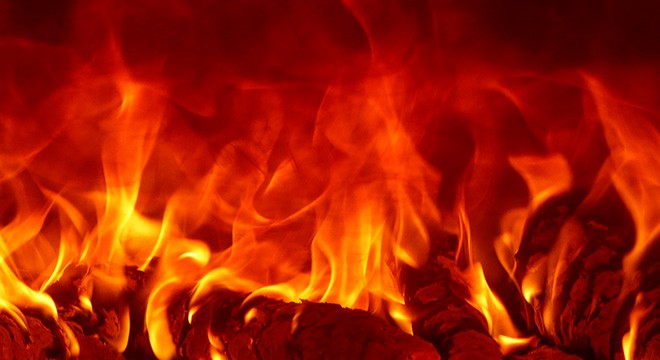 Tarsus Hali nde yangın: 4 işyeri küle döndü