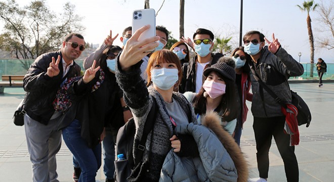 Tayvanlı turistlerden maskeli tur