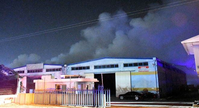 Tekstil fabrikasındaki yangın hasara neden oldu