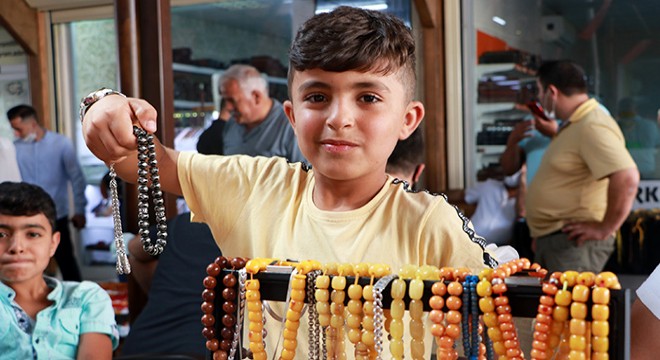 Tespih tutkunları Adana daki pazarda buluşuyor