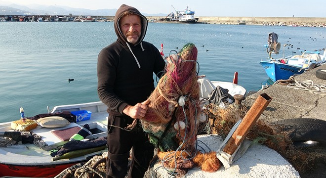 Trabzon da balıkçılığa  çöp  tehdidi