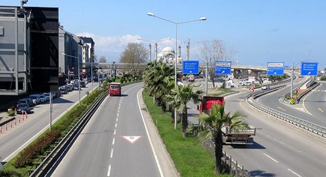 Trabzonlular güneşli havaya rağmen evde kaldı