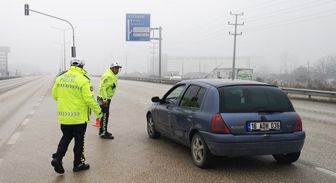 Trafik polisleri sis nöbetinde